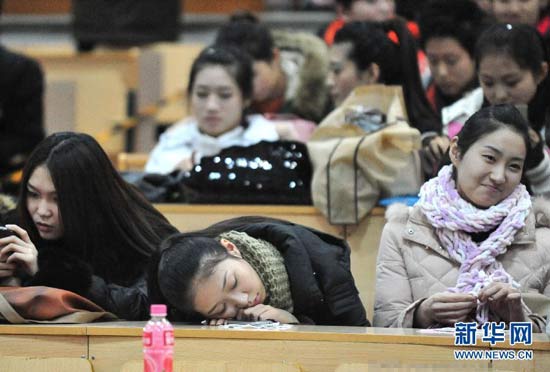 在藝考中，女學生為了追求更好的狀態(tài)亮相，掀起整容熱潮