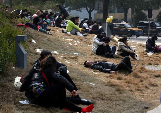 在藝考中，女學(xué)生為了追求更好的狀態(tài)亮相，掀起整容熱潮