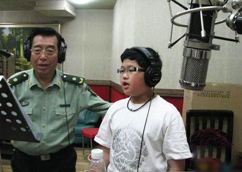 傳李雙江兒子涉嫌輪奸遭拘留。圖為李雙江父子錄音
