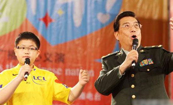 傳李雙江兒子涉嫌輪奸遭拘留。圖為李雙江和兒子李天一。