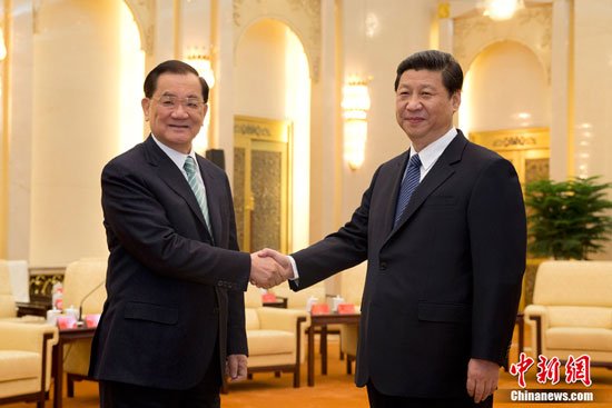 2月25日，中共中央總書記習(xí)近平在北京人民大會(huì)堂會(huì)見中國(guó)國(guó)民黨榮譽(yù)主席連戰(zhàn)。中新社發(fā) 盛佳鵬 攝