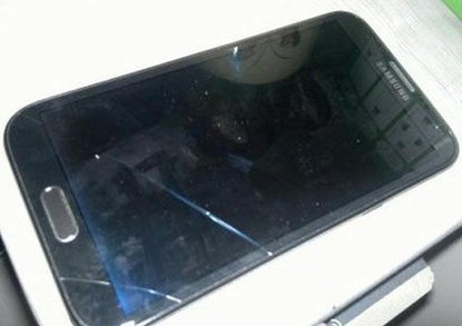 三星新買手機屏幕無故碎裂 售后稱人為拒保修
