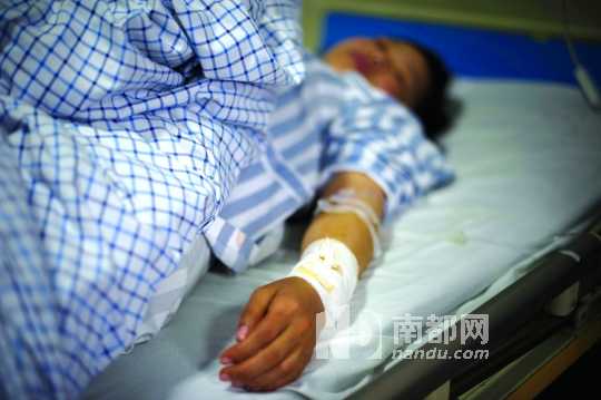 周女士自稱(chēng)因例假拒絕行房，被丈夫毆打并砍斷手腳筋。南都記者 陳文才 攝
