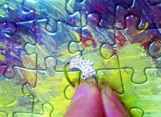 國(guó)際品牌AGATHA戒指戴兩天就掉鉆 商家稱正常