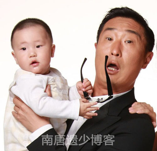 網(wǎng)曝44歲林永健3歲兒子近照 “小眼睛”像足了爸爸！