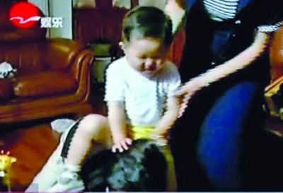 李雙江給兒子當(dāng)大馬照曝光。