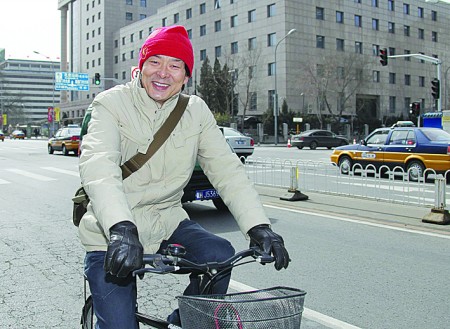 濮存昕曾騎自行車出席兩會