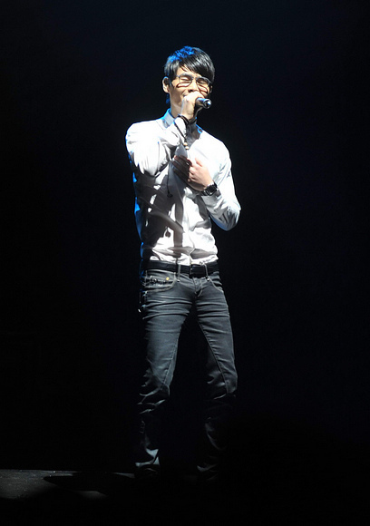 陳坤開個唱表情惡搞玩高低眉 李連杰李娜現(xiàn)身