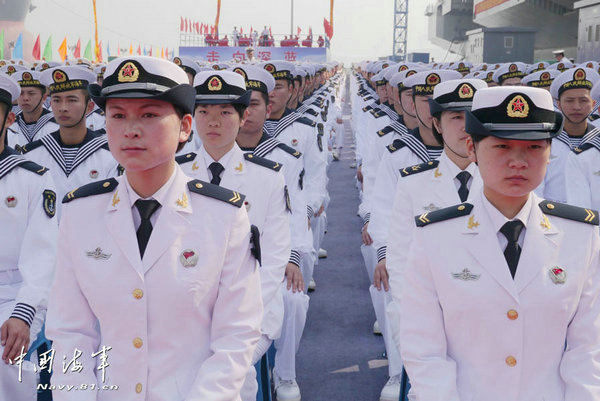 資料圖：中國(guó)遼寧艦上的女兵。