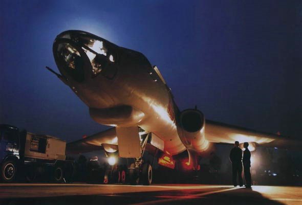 資料圖：轟6夜間出擊。