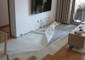 嶗礦大桶水滲漏泡壞家具 問題桶頻現(xiàn)遭質疑