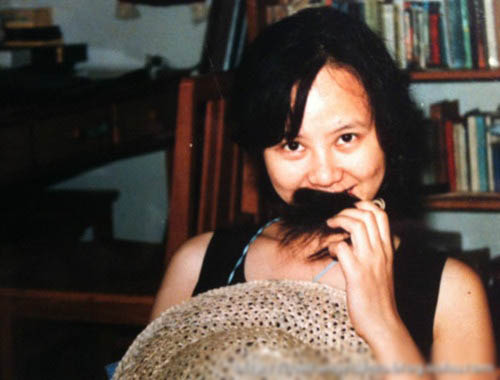 劉歡妻女罕見(jiàn)私房照 21歲女兒劉熠思金發(fā)潮人范