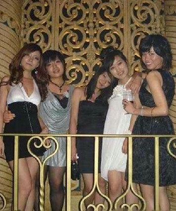 貴族學(xué)校奢侈生活：學(xué)生猖狂法拉利常見