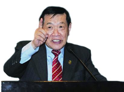 “當(dāng)代福爾摩斯”李昌鈺昨在青島大學(xué)講成功經(jīng)驗及經(jīng)典案例