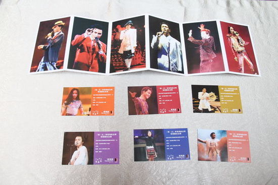 展覽上展出不少?gòu)垏?guó)榮的遺物及生前作品。