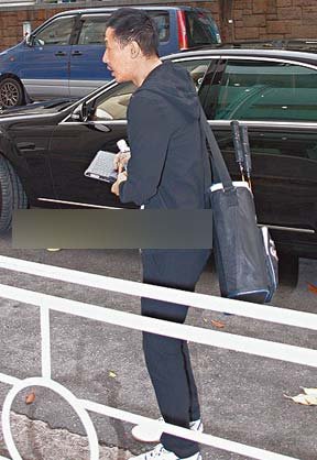 張國(guó)榮男友為愛單身10年 身形消瘦近照曝光(圖)