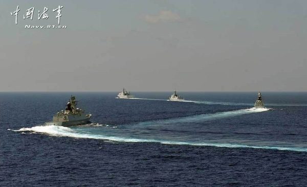 中國海軍大編隊在曾母暗沙。