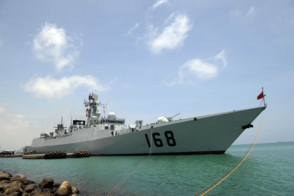 資料圖：解放軍“廣州”艦?？吭诩继岣?。