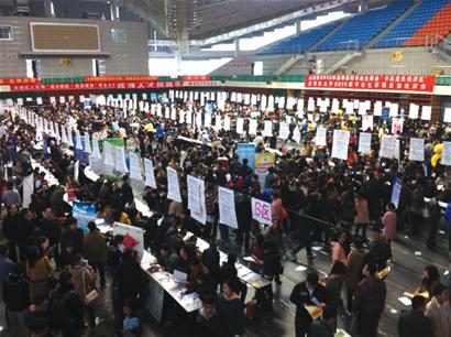 大學生招聘會有無雙休成焦點