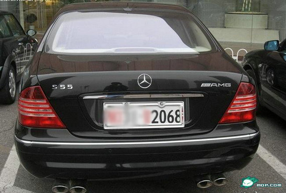 資料圖：網(wǎng)友拍攝的軍牌豪車。