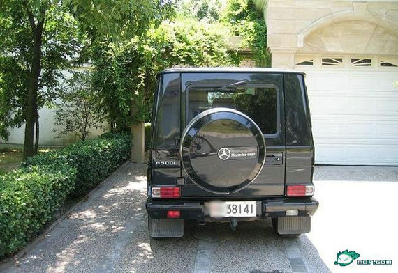 資料圖：網(wǎng)友拍攝的軍牌豪車。