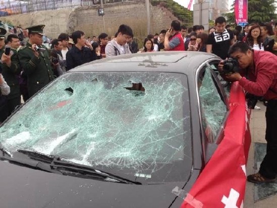 獨(dú)家:車展今開幕 車主怒砸瑪莎拉蒂維權(quán)(組圖)