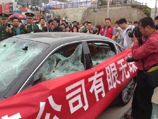 獨(dú)家:車展今開幕 車主怒砸瑪莎拉蒂維權(quán)(組圖)