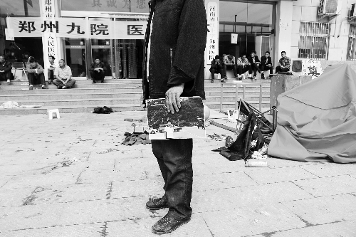 男孩術后離世 家人醫(yī)院設靈堂遭不明身份群毆