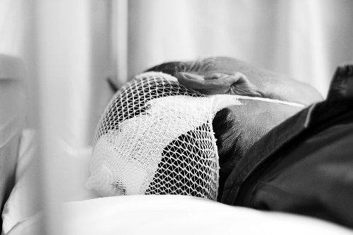 男孩術后離世 家人醫(yī)院設靈堂遭不明身份群毆