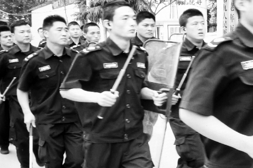 男孩術后離世 家人醫(yī)院設靈堂遭不明身份群毆