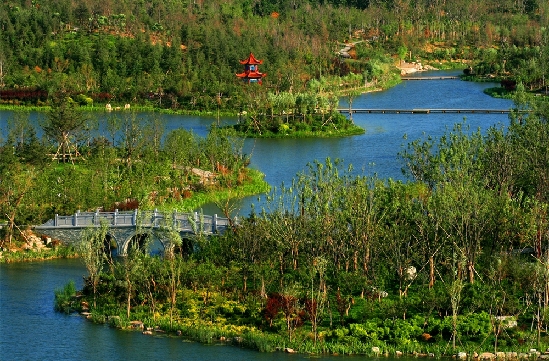 濰坊市的白浪河的過去一片凄涼，如今建成白浪綠洲濕地公園