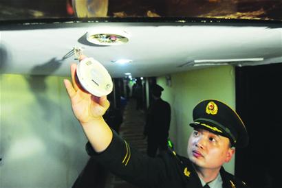 草雞店廚房一點(diǎn)就著堵逃生通道 令人草雞 草雞店廚房一點(diǎn)就著堵逃生通道 令人草雞