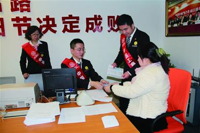 新社保卡開(kāi)始發(fā)放 69萬(wàn)人信息不一致被卡