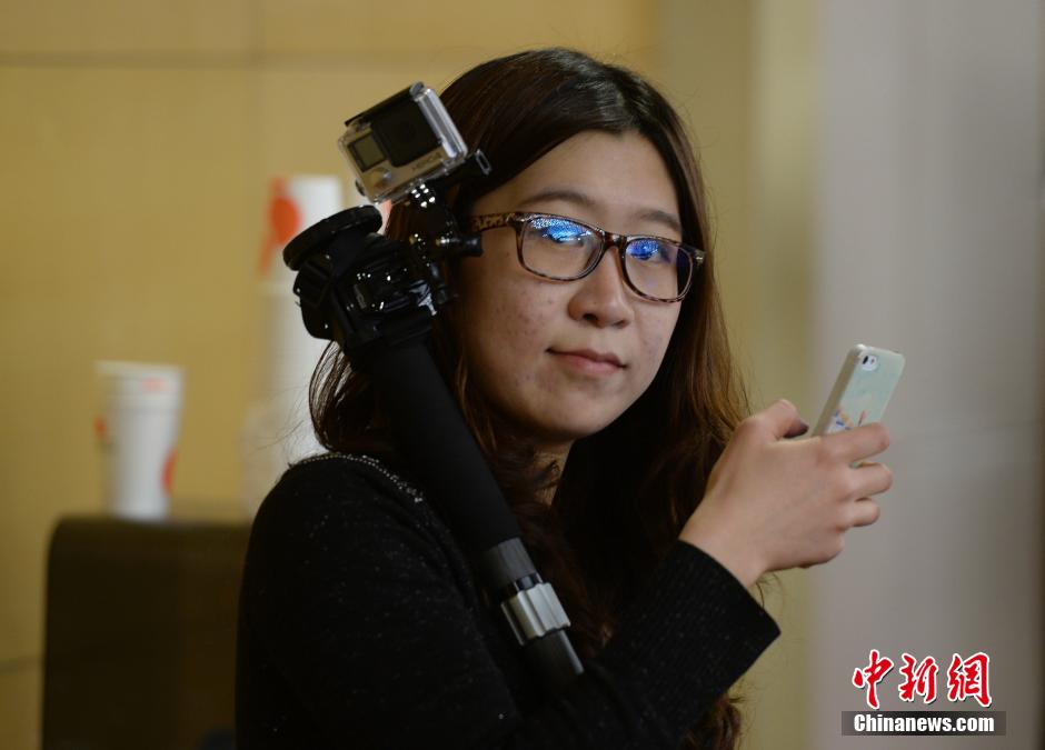 “三八”婦女節(jié)兩會(huì)上的女記者