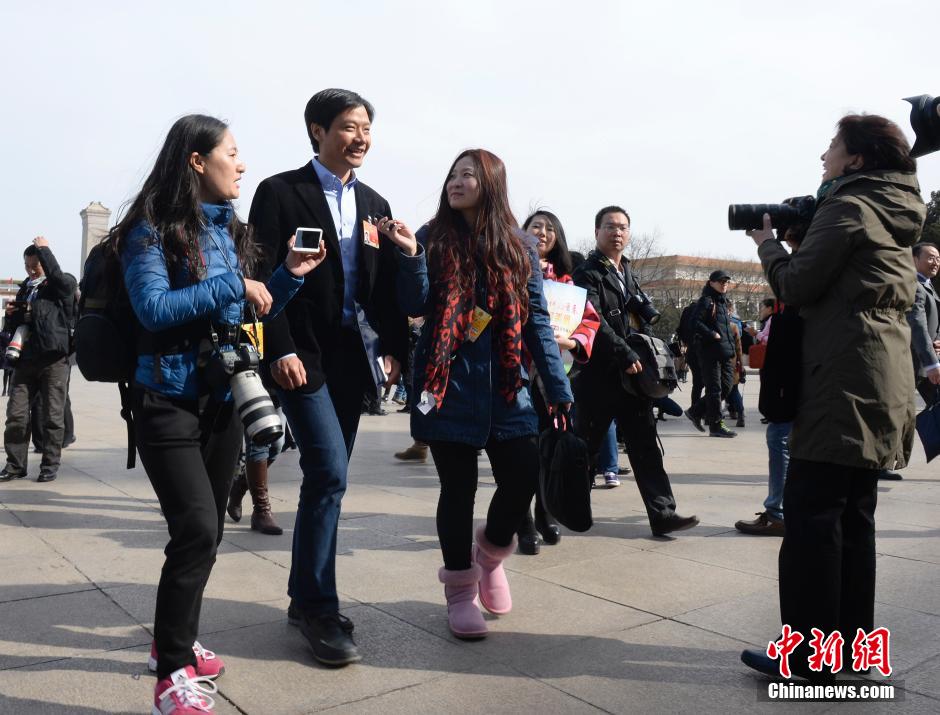 “三八”婦女節(jié)兩會(huì)上的女記者