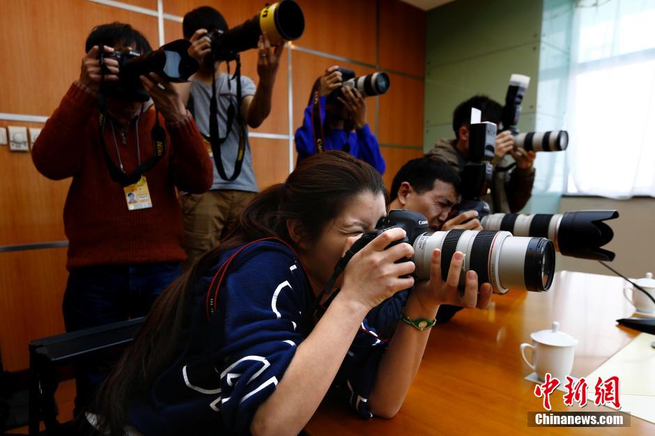 “三八”婦女節(jié)兩會(huì)上的女記者