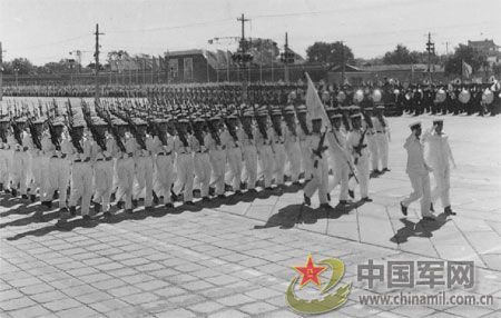 1958年國慶閱兵 民兵方隊(duì)規(guī)模空前