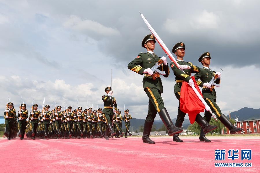 走近升旗儀式護衛(wèi)方隊