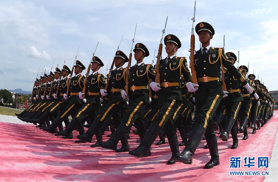 走近升旗儀式護衛(wèi)方隊