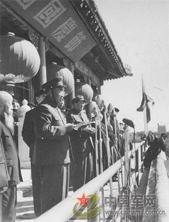 1950年國(guó)慶1周年閱兵(組圖)