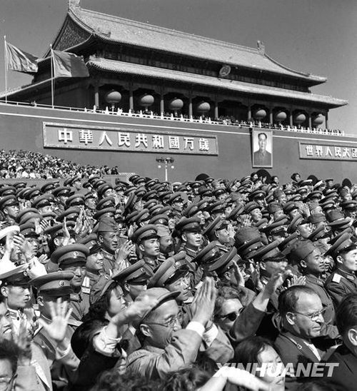 1958年國(guó)慶閱兵 民兵方隊(duì)規(guī)?？涨?組圖)