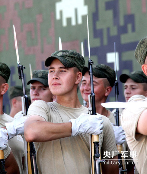 走進抗戰(zhàn)閱兵外軍方隊營地 拍遍17國外軍訓練