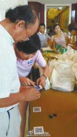 現(xiàn)場掃碼簽到。