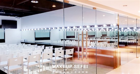 韓式半永久化妝掙錢嗎？成都哪個學(xué)校好？