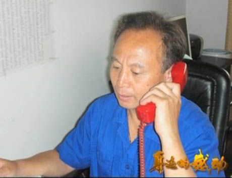  工作中的楊奎烈。