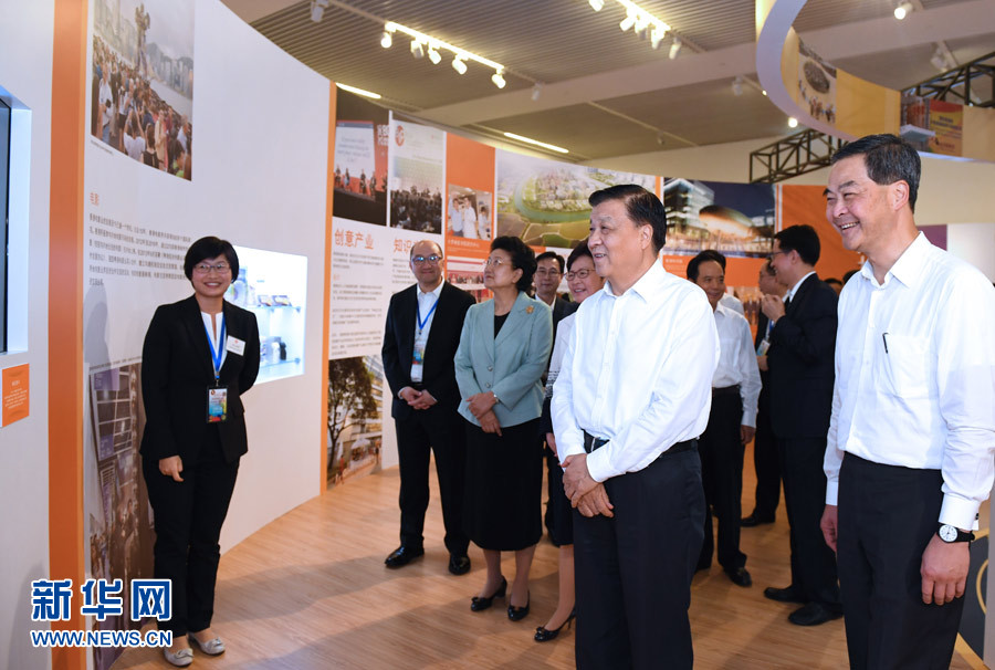 6月26日，中共中央政治局常委、中央書記處書記劉云山在國家博物館參觀香港回歸祖國20周年成就展。新華社記者 饒愛民 攝